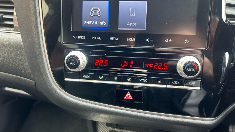 Mitsubishi Outlander 2.4 PHEV Dynamic Safety 5dr Auto Estate